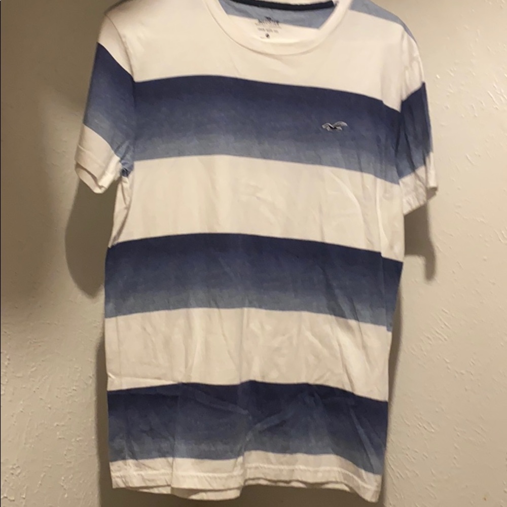 Hollister t shirt